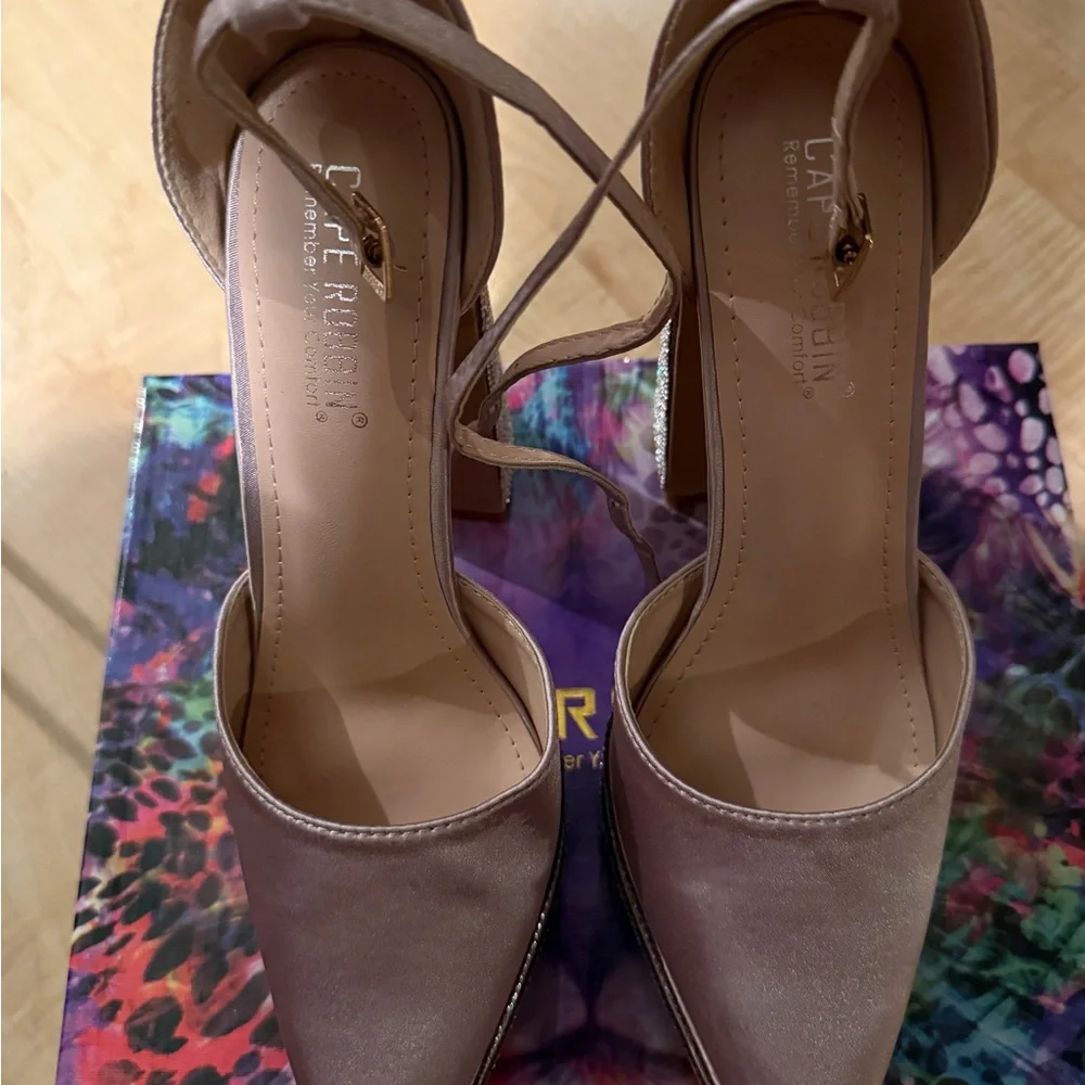 Women’s size 7.5 heels - Picture 3 of 6